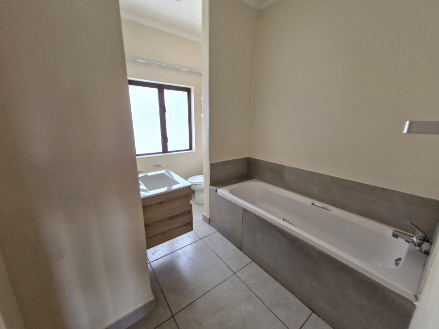 To Let 3 Bedroom Property for Rent in Meerhof North West